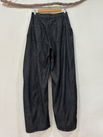 Load image in the gallery viewer,Calças denim estilo wide leg NATALIE
