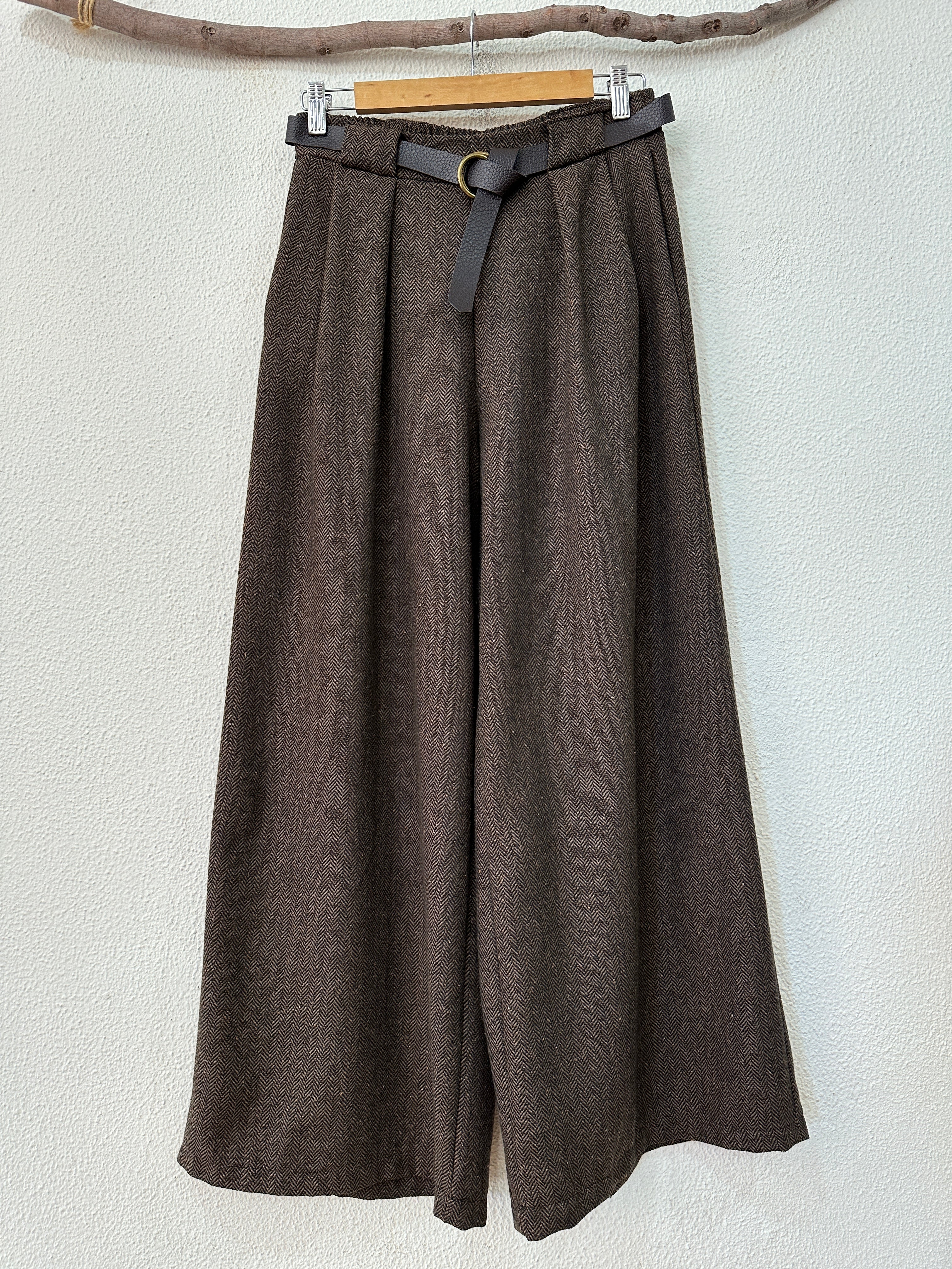 Pantalonas em fazenda espinhada c/cinto NAZAAR