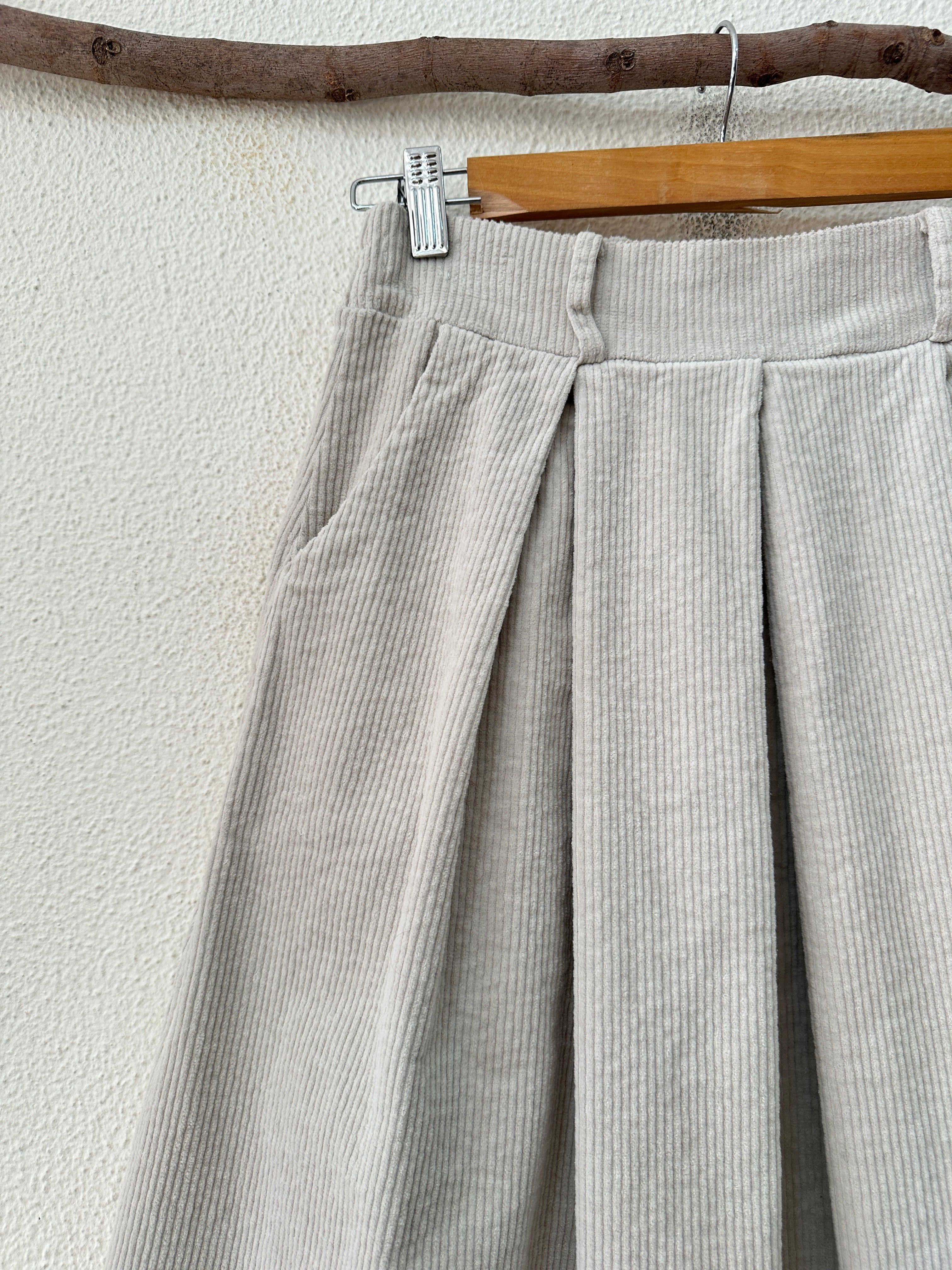 Saia em bombazina c/pregas SECRETS