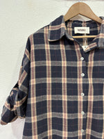 Load image in the gallery viewer,Camisa em flanela bordada KENAI
