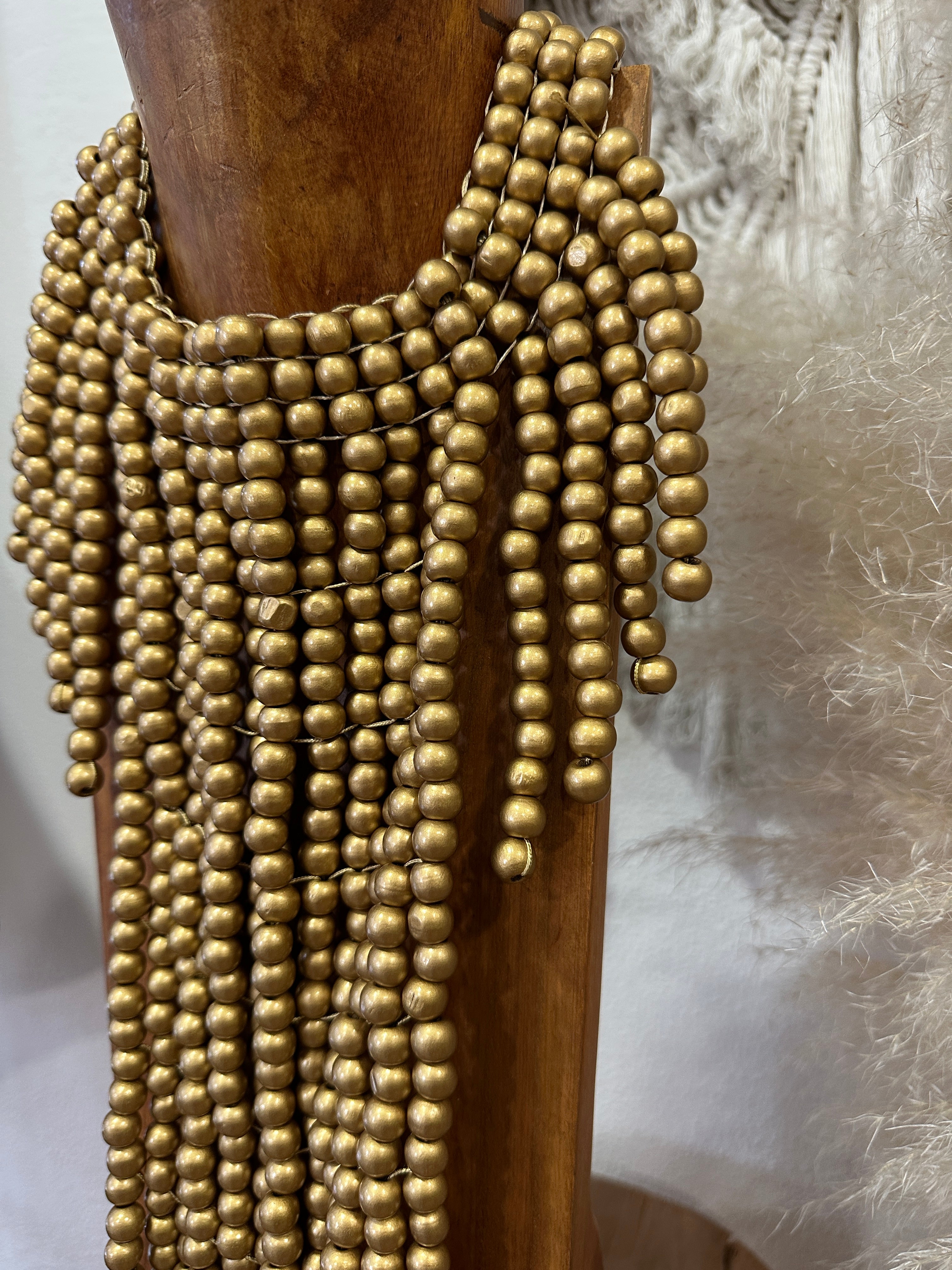 Maxi-gargantilha em madeira pintada YVANNA