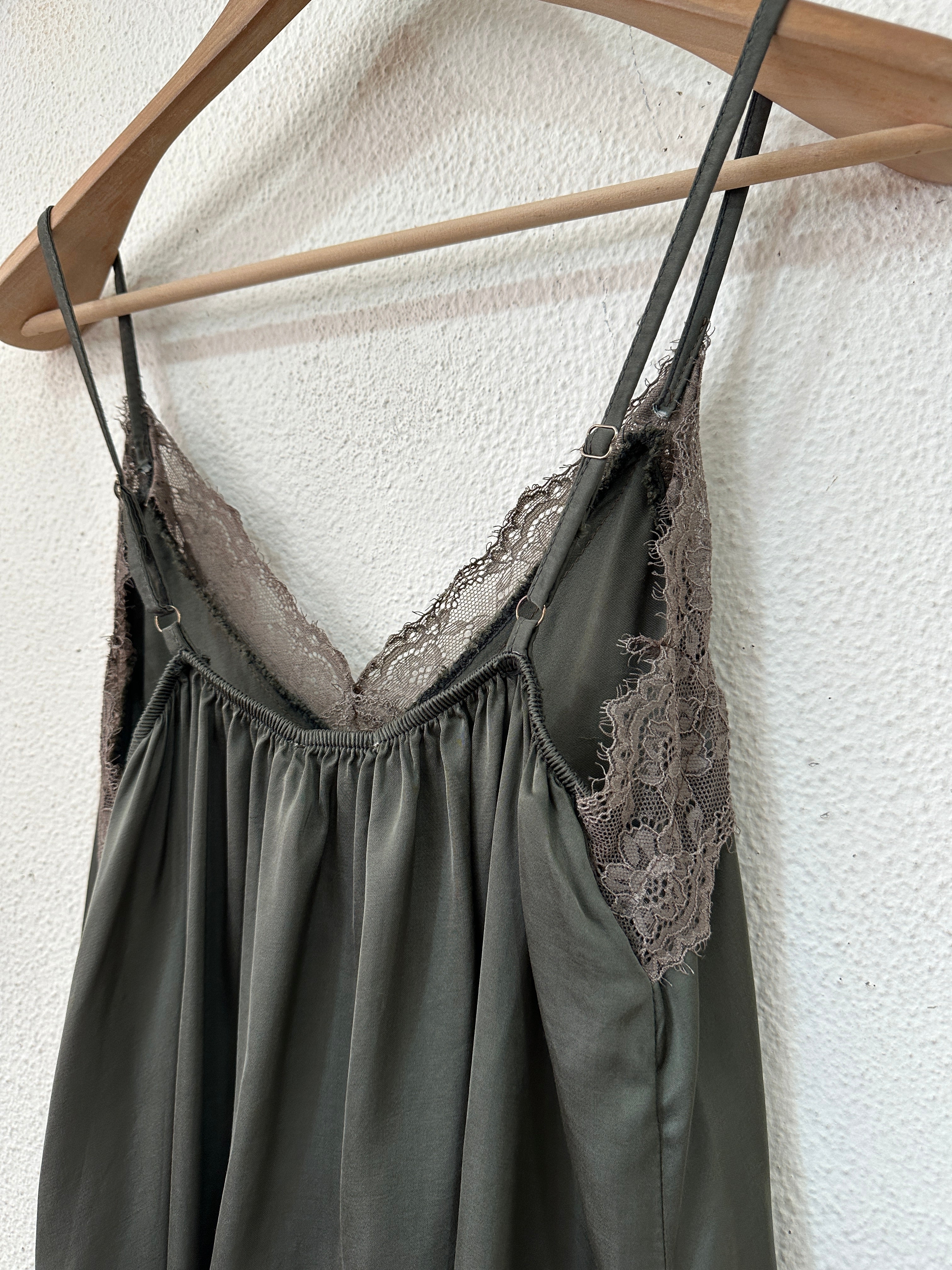 Top de cetim c/ renda SOPHISTICATED