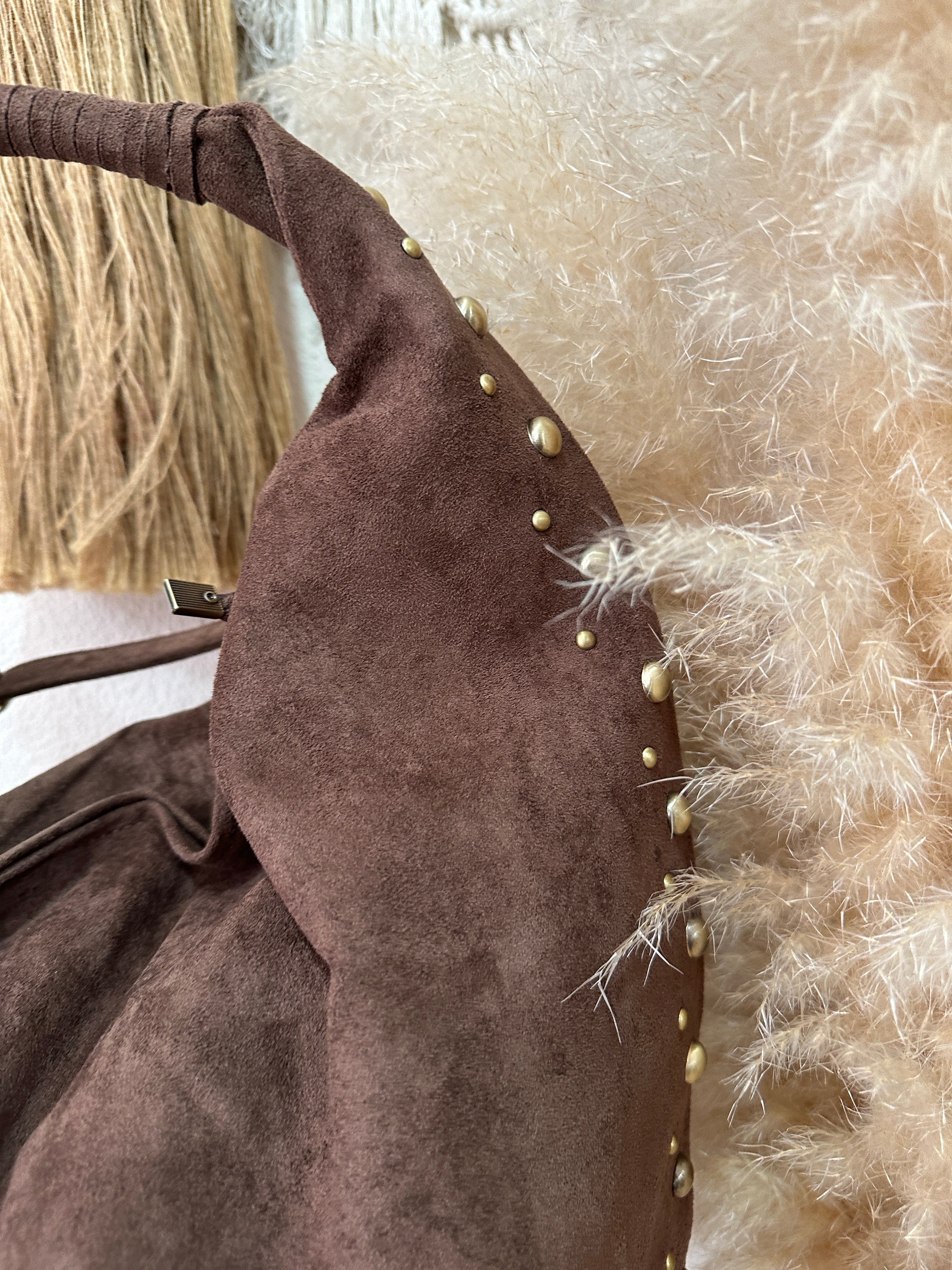 Mala em camurça sintética c/tachas BOULEVARD