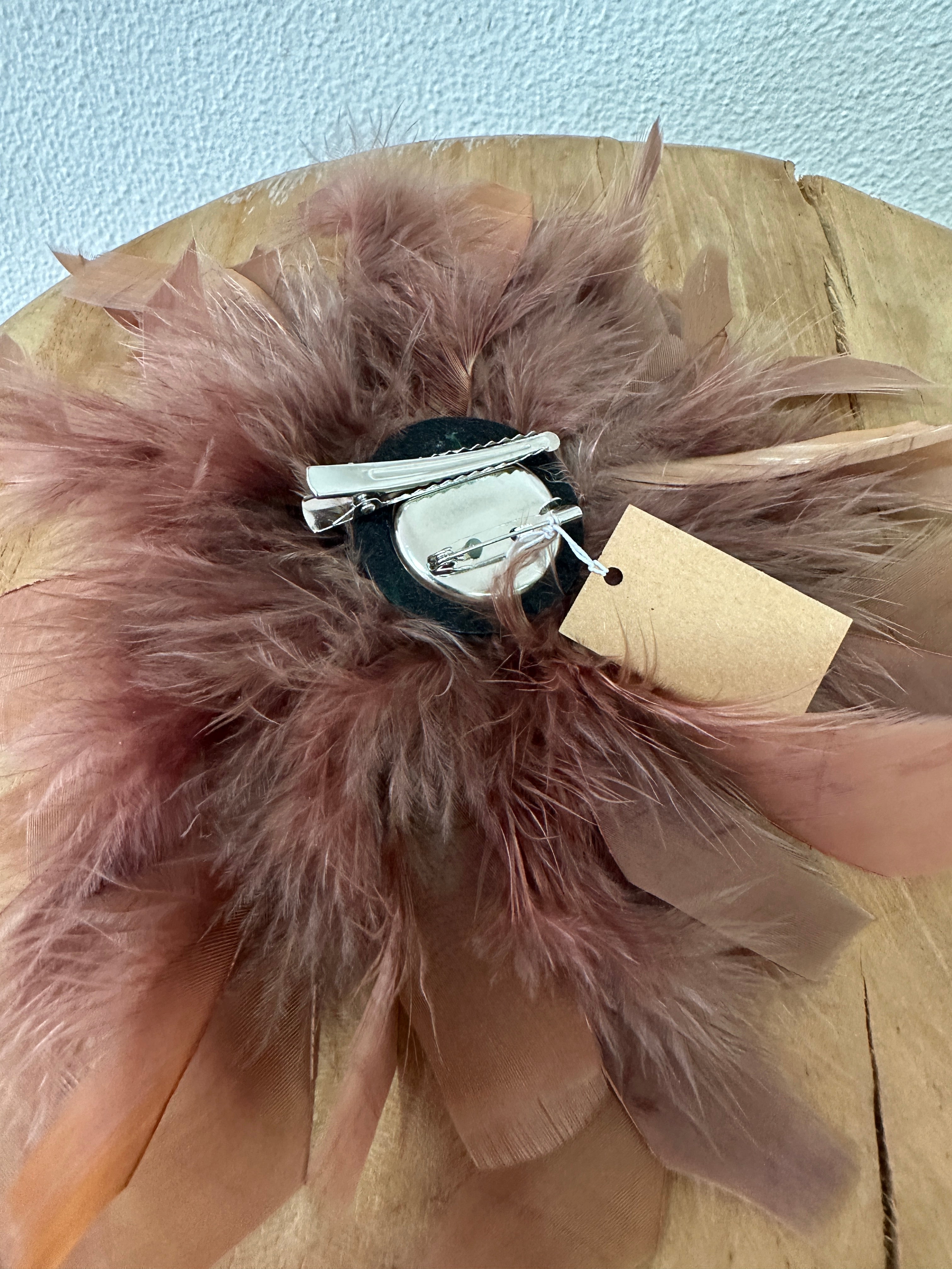 Pregadeira em penas FEATHER