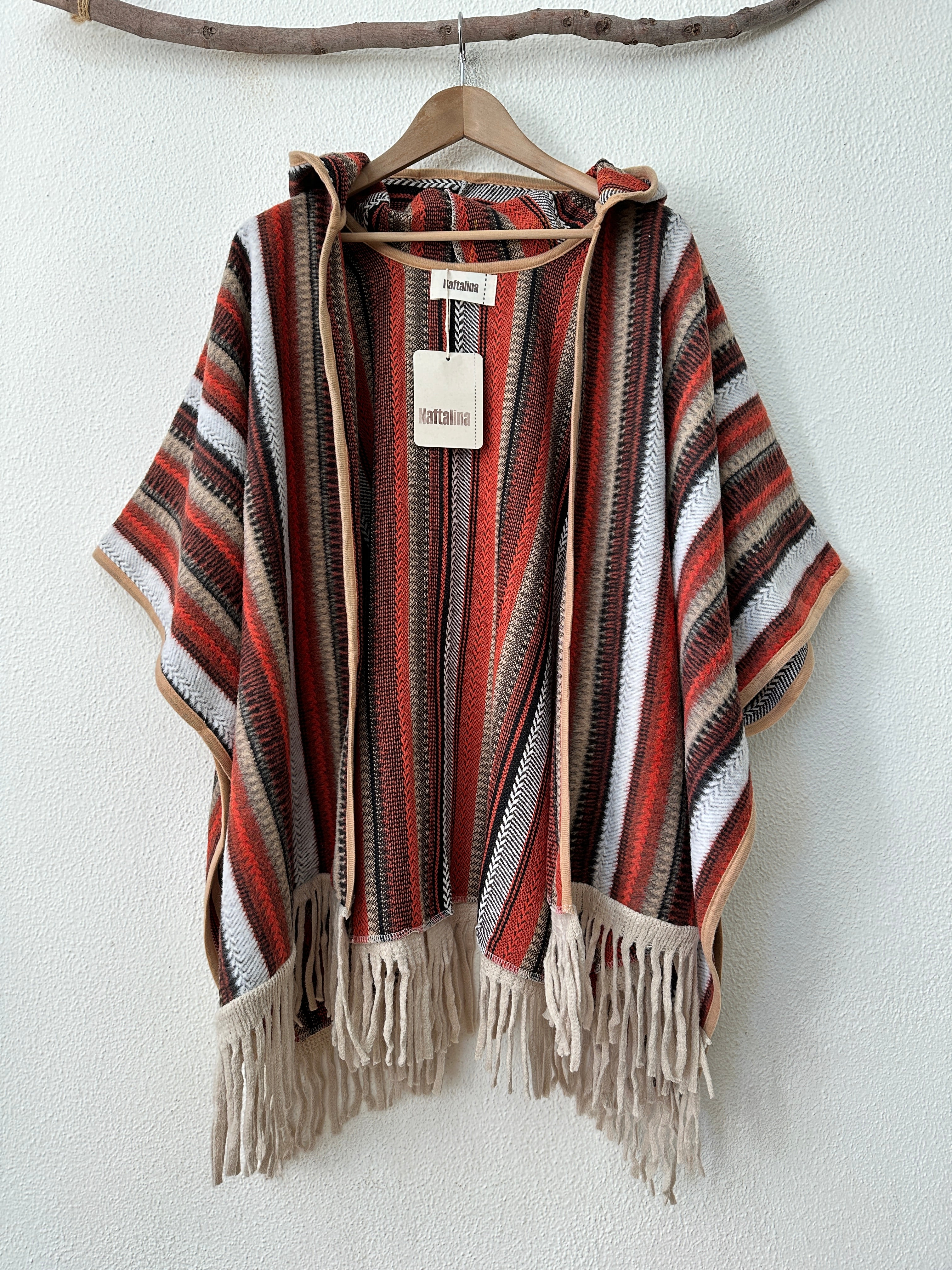 Poncho/capa c/ carapuço e franjas CORA