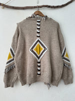 Load image in the gallery viewer,Casaco de malha étnico c/franjas KYRA
