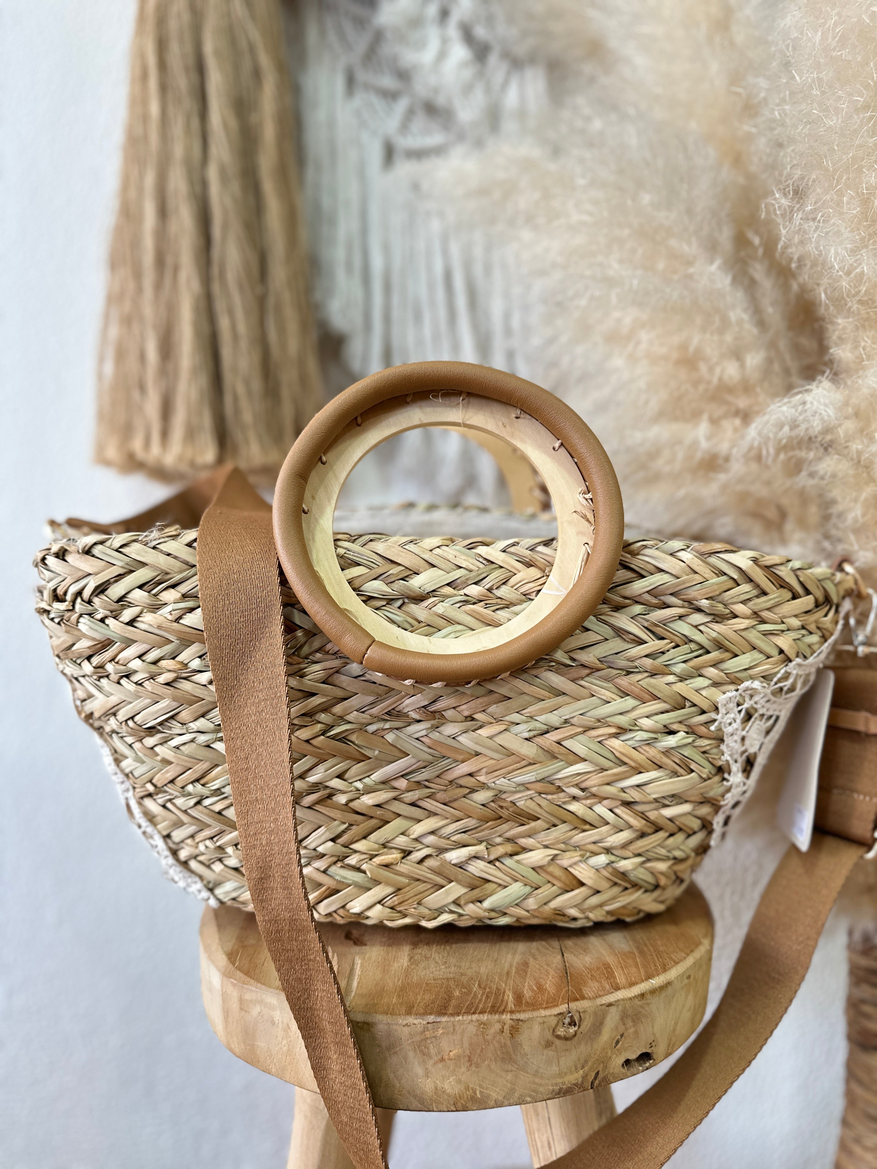 Cesta em verga c/renda CAETANA