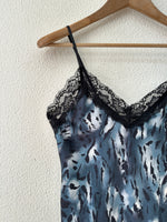 Load image in the gallery viewer,Top acetinado c/ renda ARCTIC
