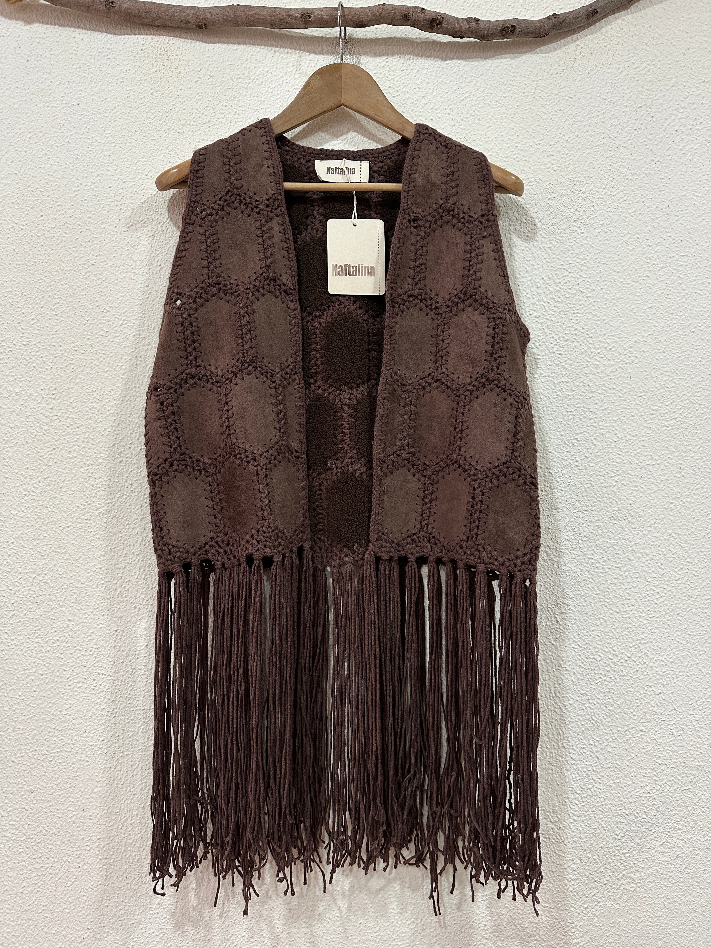 Colete de retalhos em suede c/pelo interior e franjas TRENDY