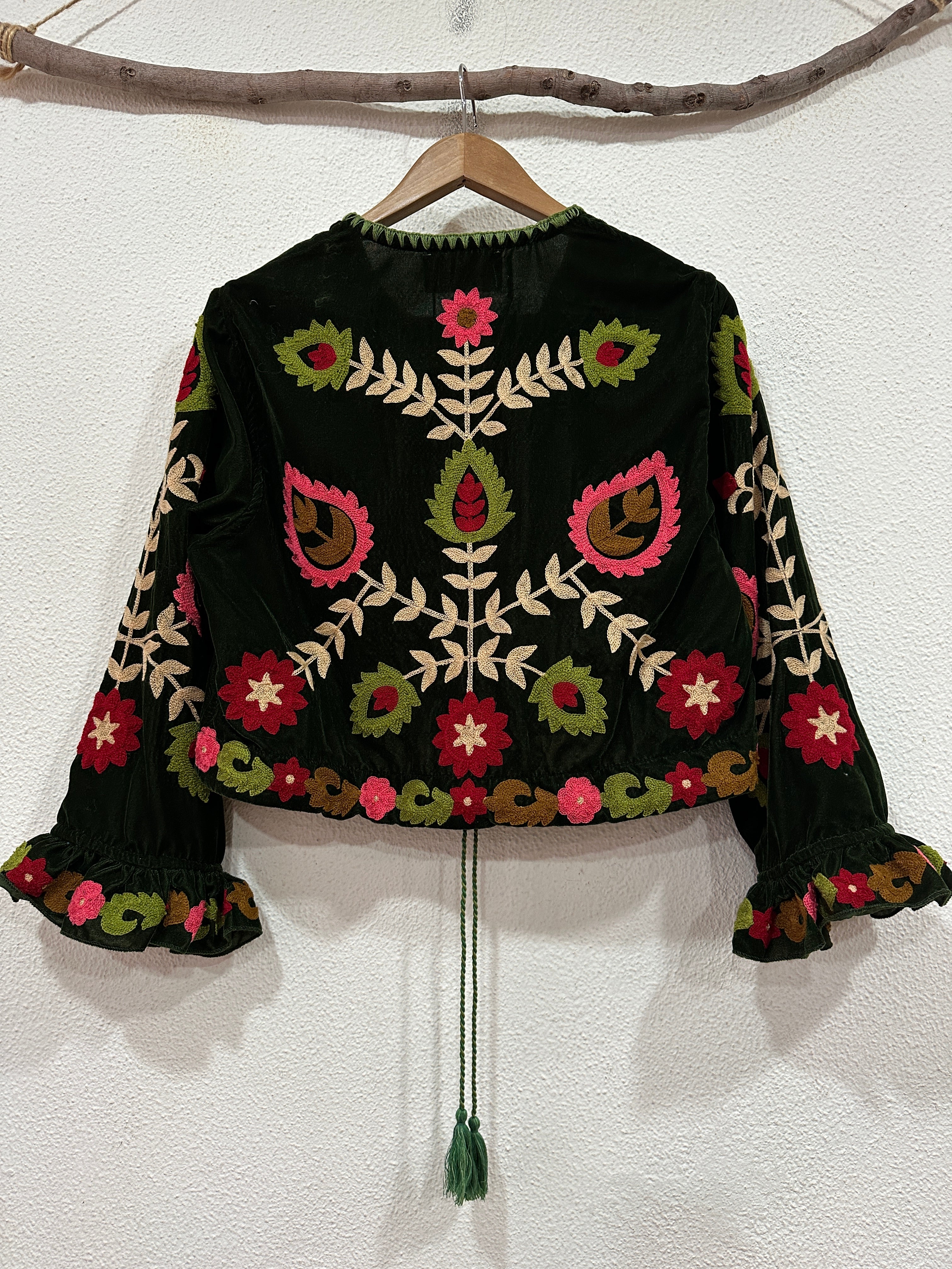 Casaco curto em veludo bordado GAYATRI