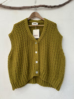 Load image in the gallery viewer,Colete oversize c/botões CLAUDE
