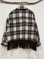 Load image in the gallery viewer,Camisa oversize em fazenda c/franjas GLASGOW
