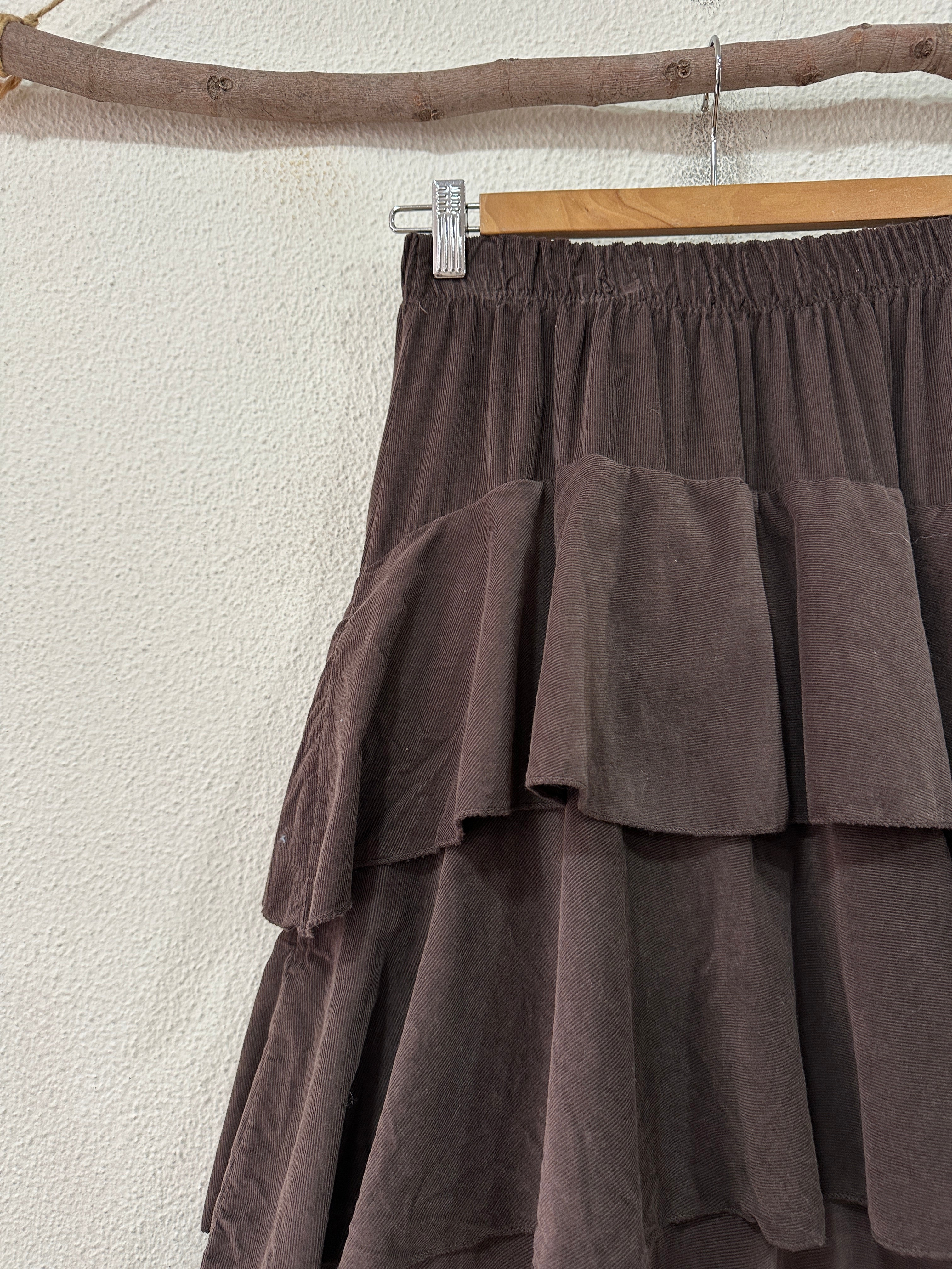 Saia em microbombazina c/ folhos ASPEN