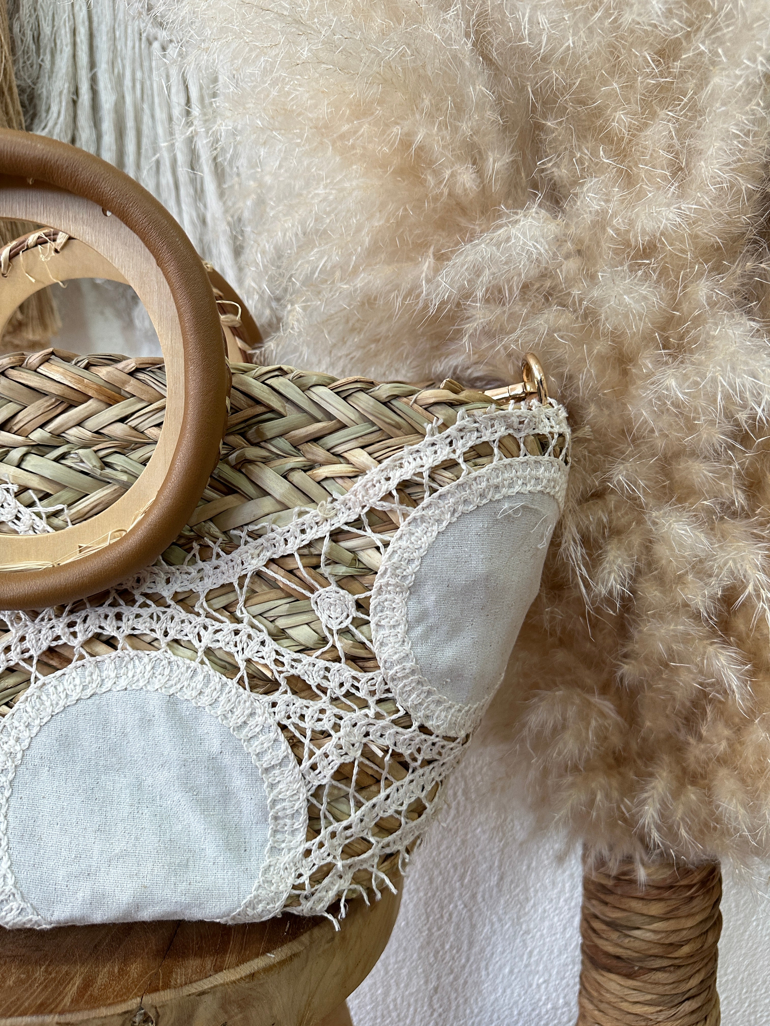 Cesta em verga c/renda CAETANA