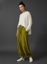 Load image in the gallery viewer,Calças em microbombazina estilo bombacha SPROUT
