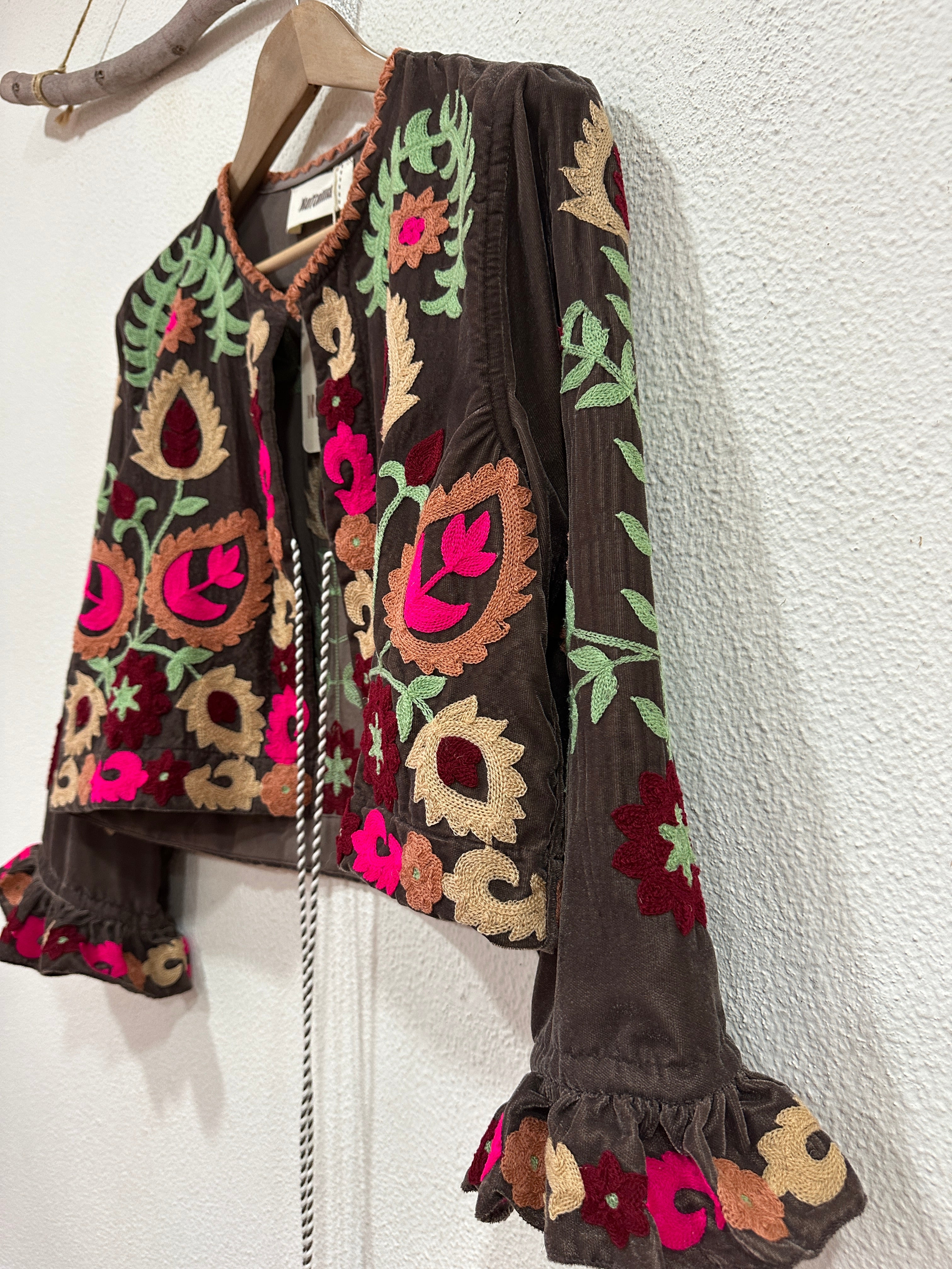 Casaco curto em veludo bordado GAYATRI