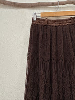 Carregar imagem no visualizador da galeria, Saia em renda aveludada ZELENA
