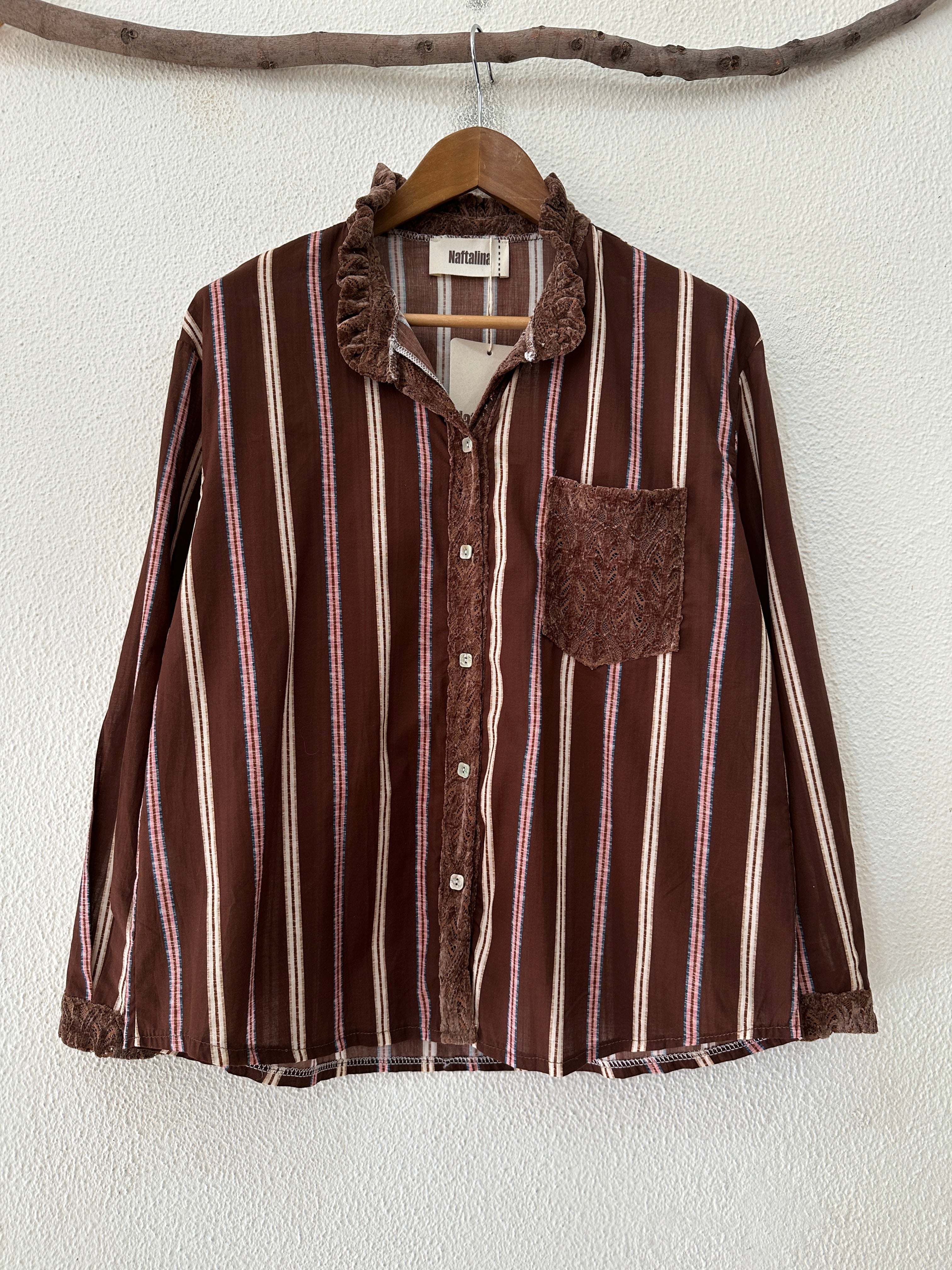 Camisa c/ detalhe de renda aveludada YVETTE