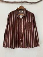 Load image in the gallery viewer,Camisa c/ detalhe de renda aveludada YVETTE
