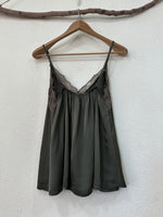 Load image in the gallery viewer,Top de cetim c/ renda SOPHISTICATED
