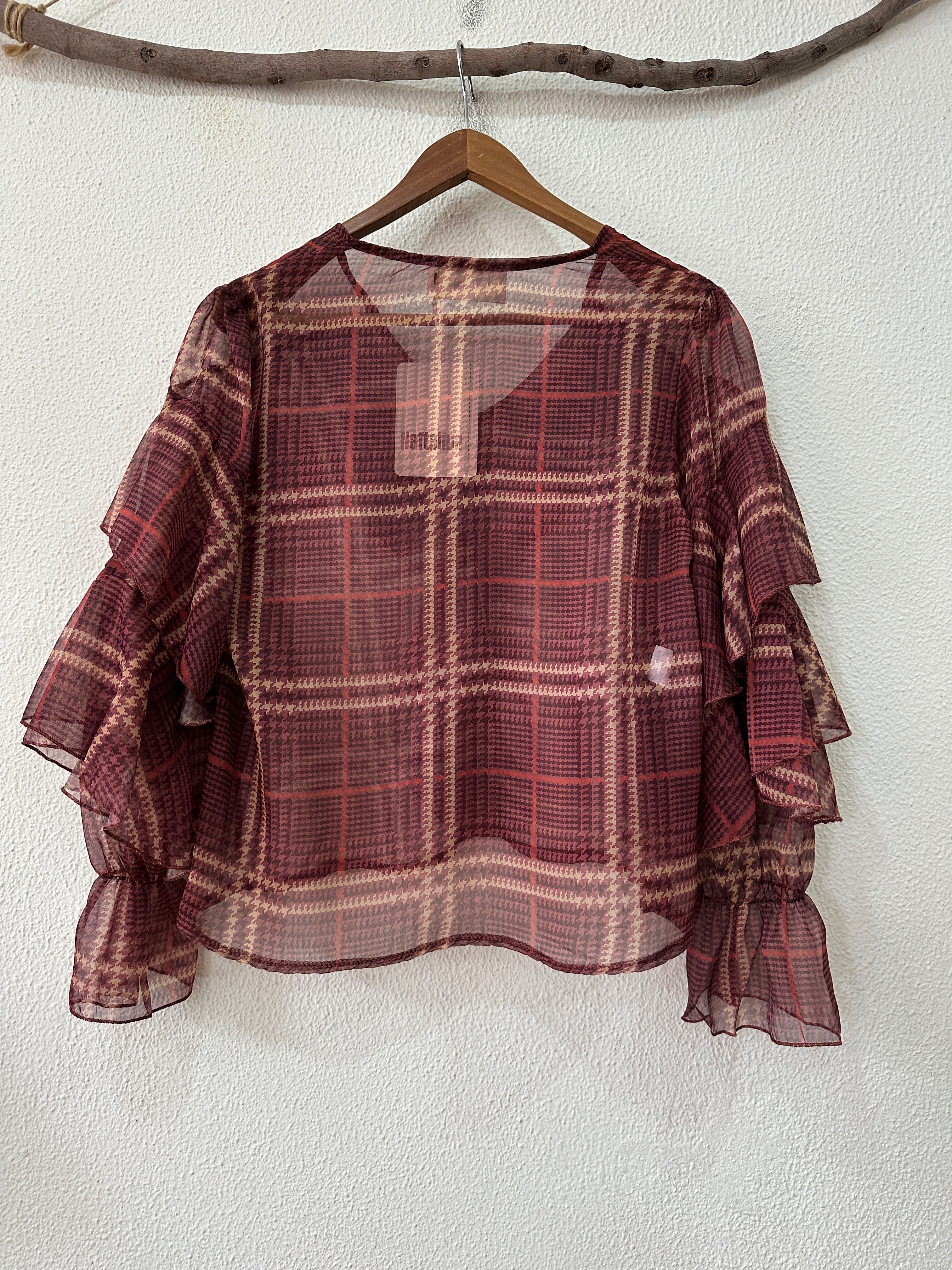 Blusa em chiffon c/folhos FLAY