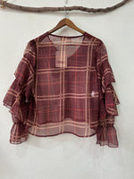 Load image in the gallery viewer,Blusa em chiffon c/folhos FLAY
