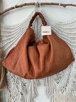 Carregar imagem no visualizador da galeria, Mala em pele lavada SOPHIA
