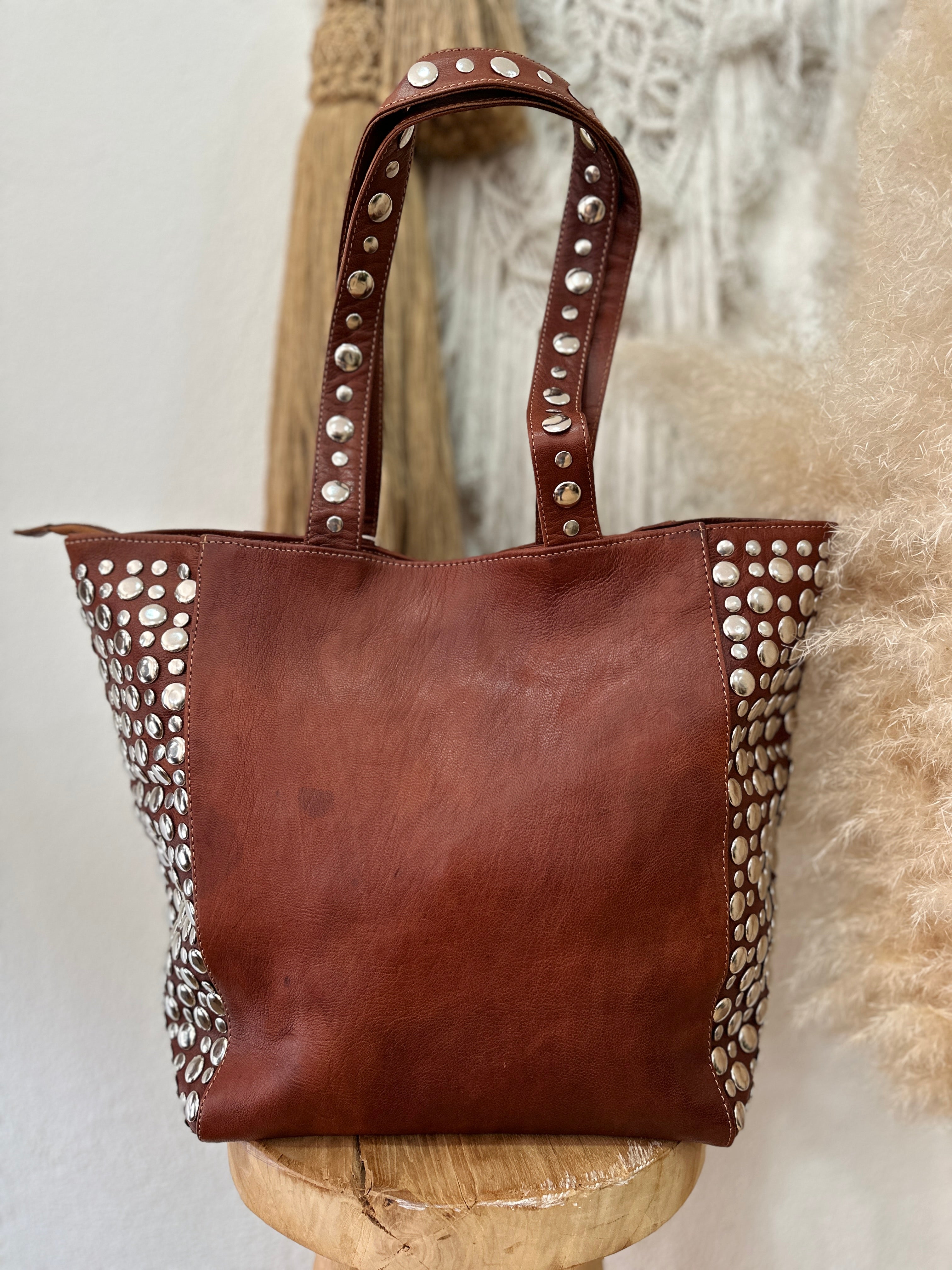 Mala em pele c/tachas SHUKRAM