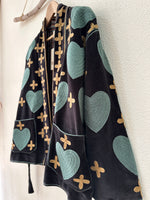 Load image in the gallery viewer,Kimono em veludo bordado ALICE
