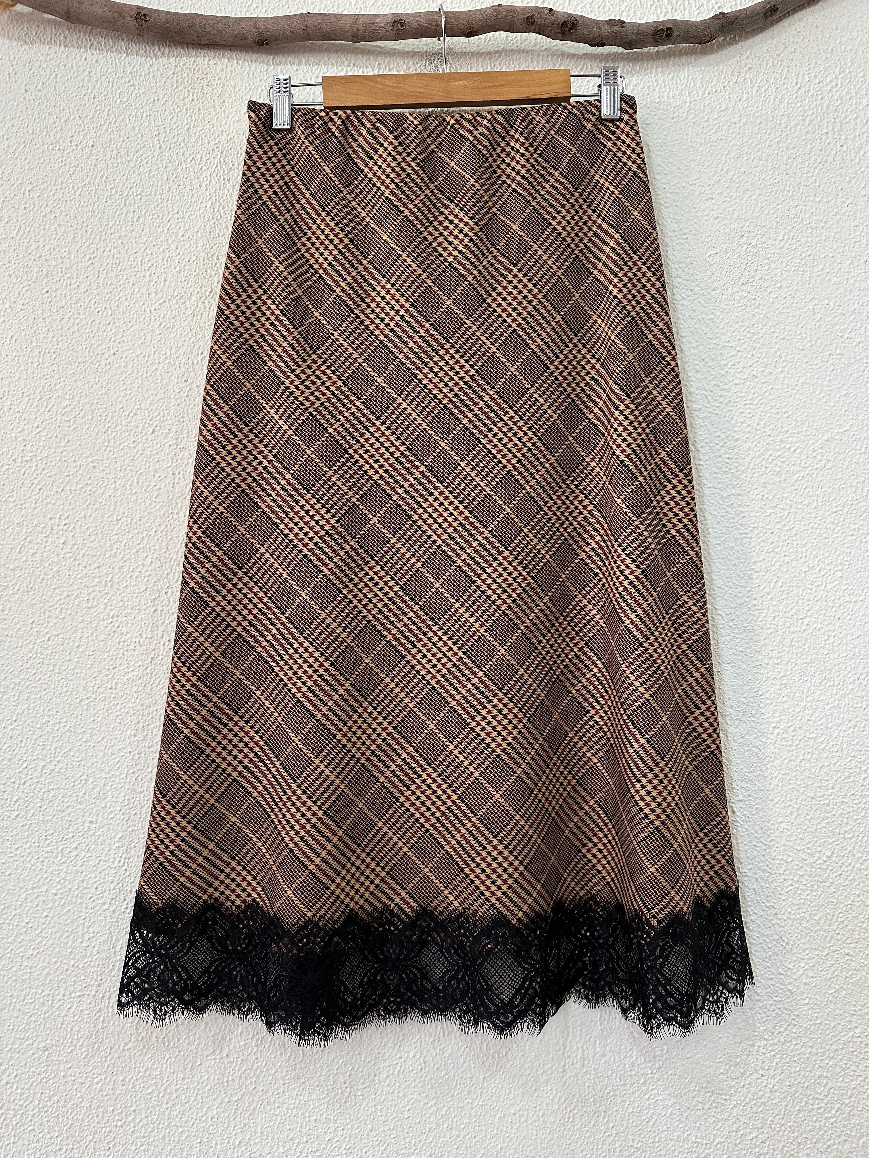 Saia c/ recorte e renda WALES