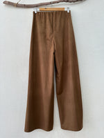 Load image in the gallery viewer,Pantalonas em suede COYOTE
