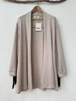 Load image in the gallery viewer,Casaco em malha polar c/franjas GALWAY
