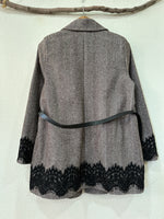 Load image in the gallery viewer,Blazer em fazenda espinhada c/ renda STRACCIATELLA
