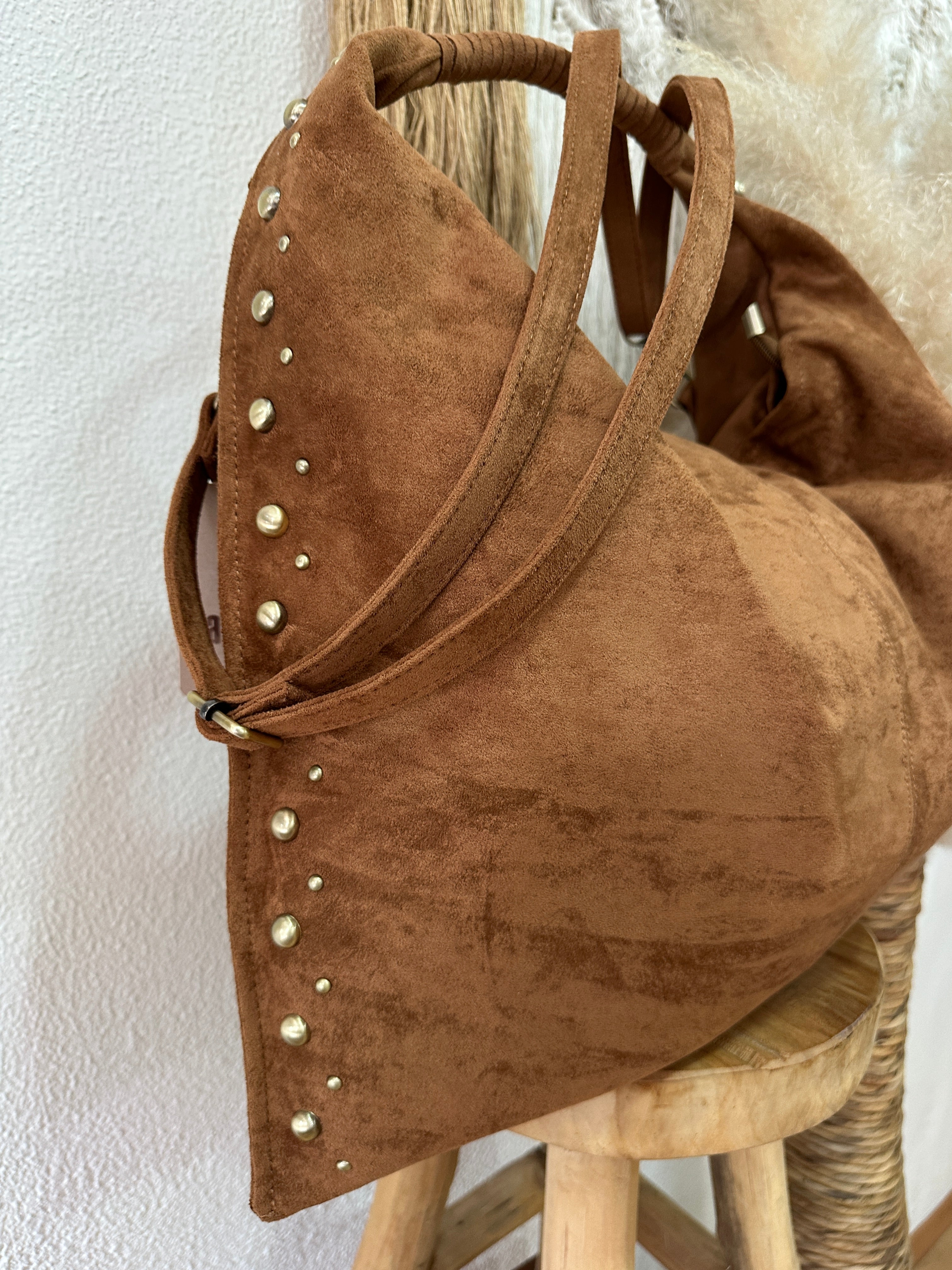 Mala em camurça sintética c/tachas BOULEVARD