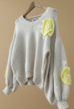Load image in the gallery viewer,Camisola de malha c/ aplicações SPRING
