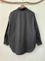 Load image in the gallery viewer,Camisa oversize c/ aplicações LOVE
