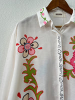 Load image in the gallery viewer,Camisa oversize c/ brilho LOVE YOU
