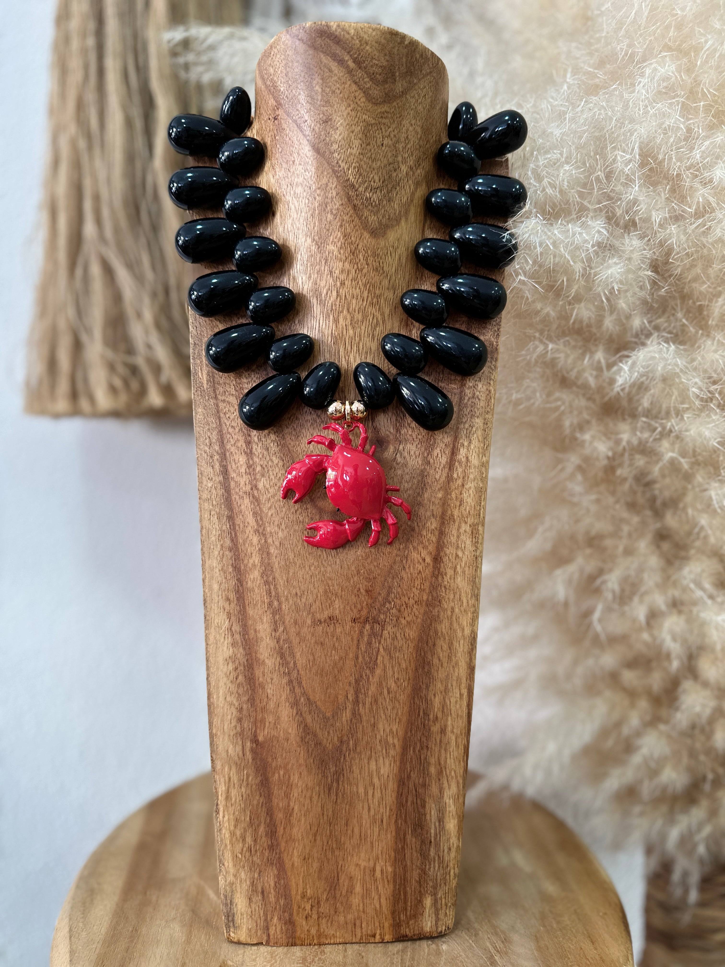 Colar em acrílico resistente CRABBY