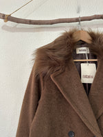 Carregar imagem no visualizador da galeria, Sobretudo em fazenda c/ aplicação de pelo CONSTANCE
