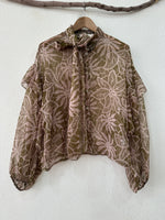 Load image in the gallery viewer,Camisa oversize c/laçada em chiffon NORMANDIE
