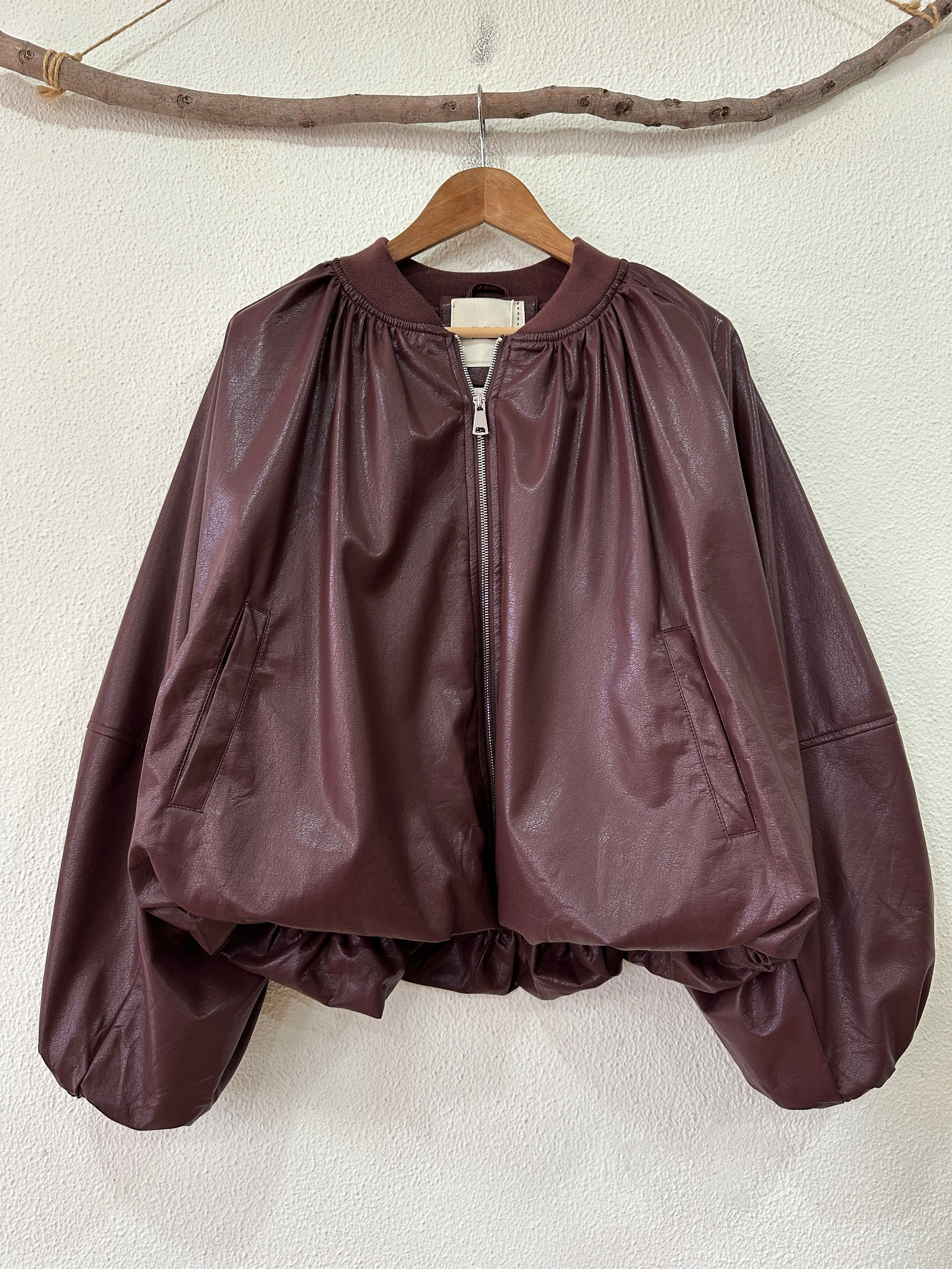 Bomber oversize em ecopele VINO