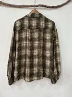 Load image in the gallery viewer,Camisa c/folho IRISH
