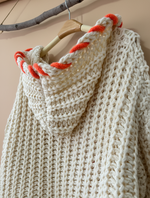 Carica l'immagine nel visualizzatore della galleria,Casaco de malha em relevo c/capuz AZTEC
