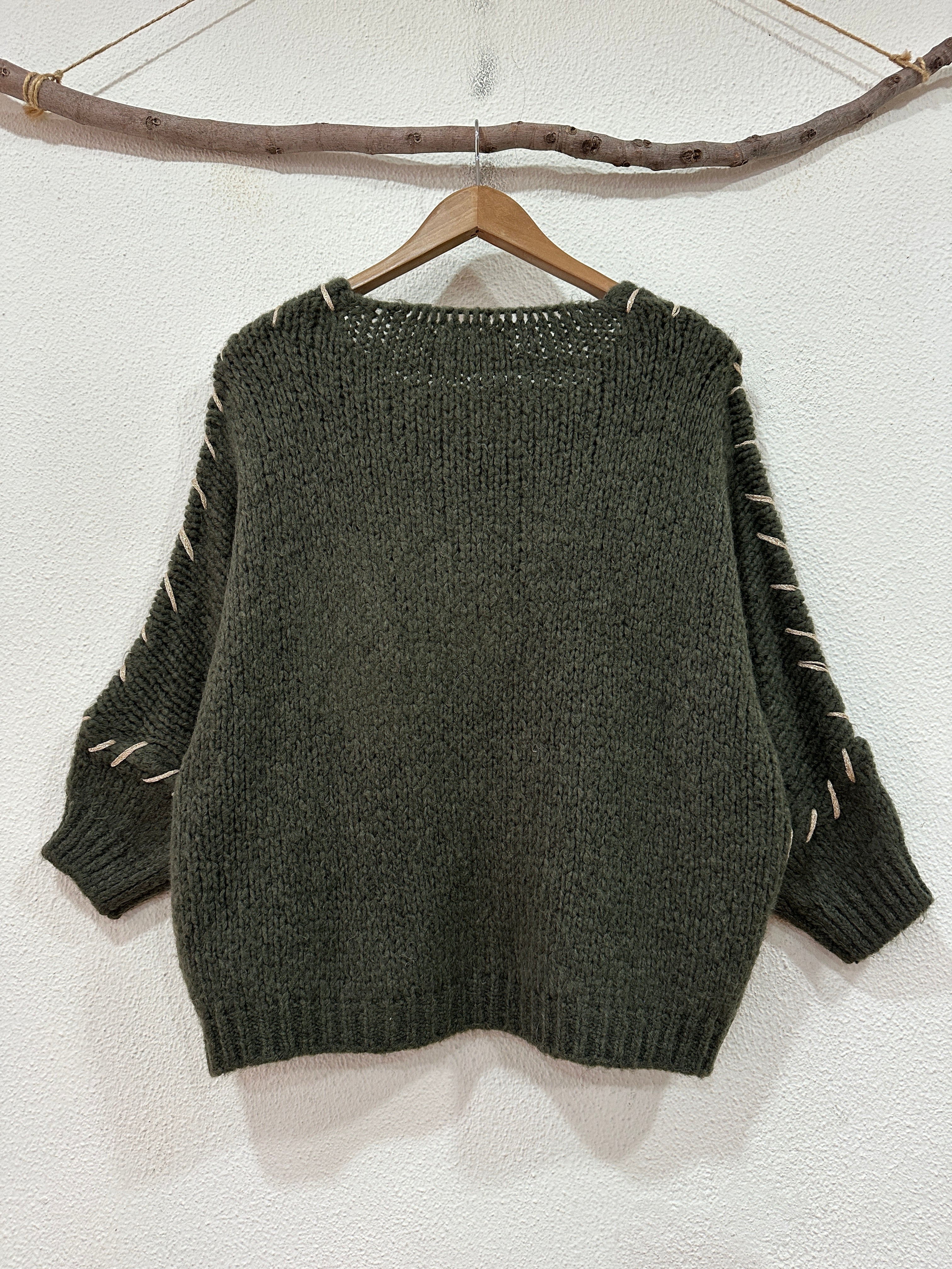 Camisola de malha c/ aplicação e presponto dourado SPARKLE