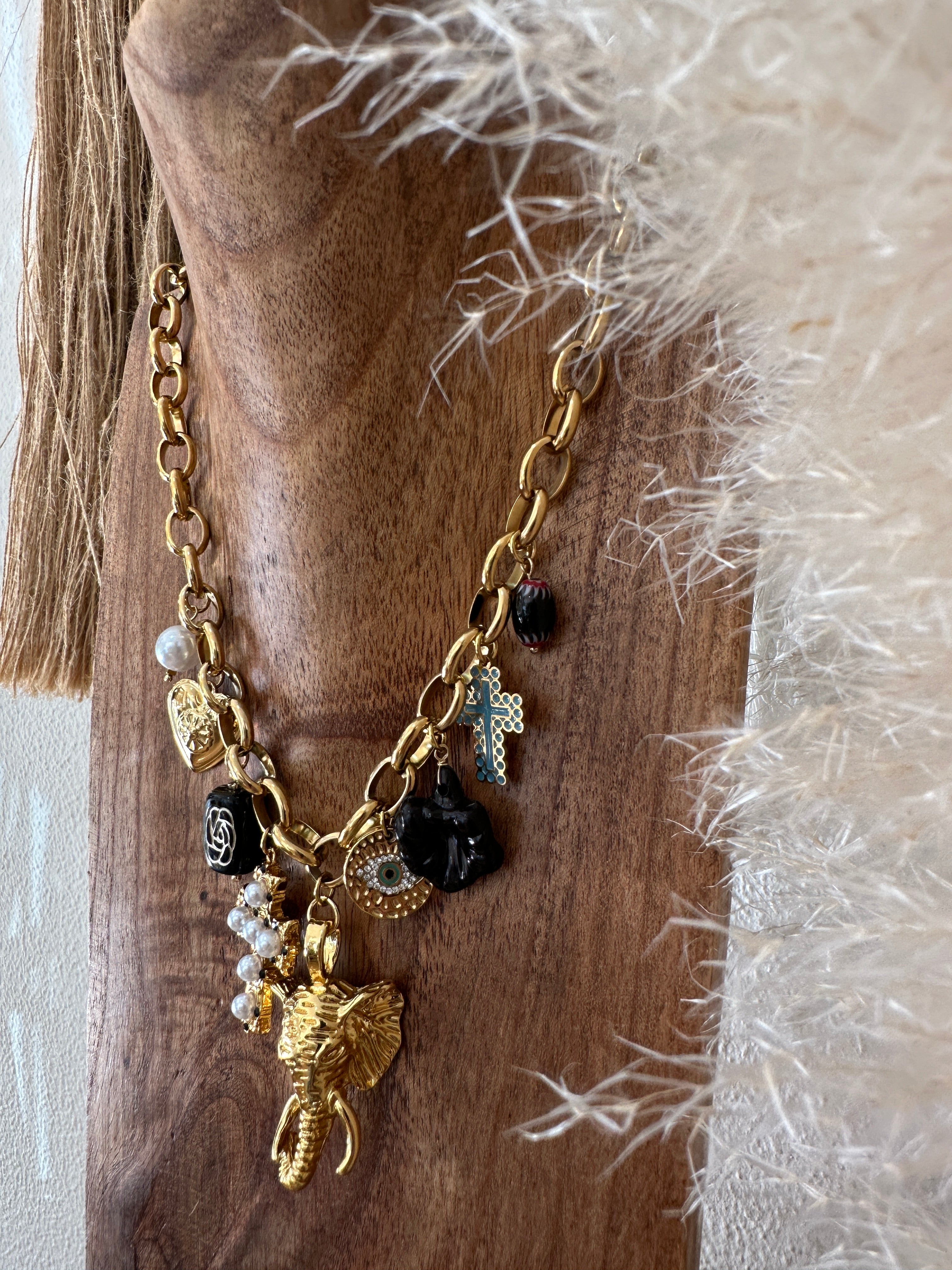 Colar curto KAKAPOSHI