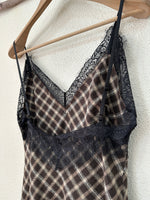 Carregar imagem no visualizador da galeria, Vestido assimétrico de flanela c/ renda YOHANNA
