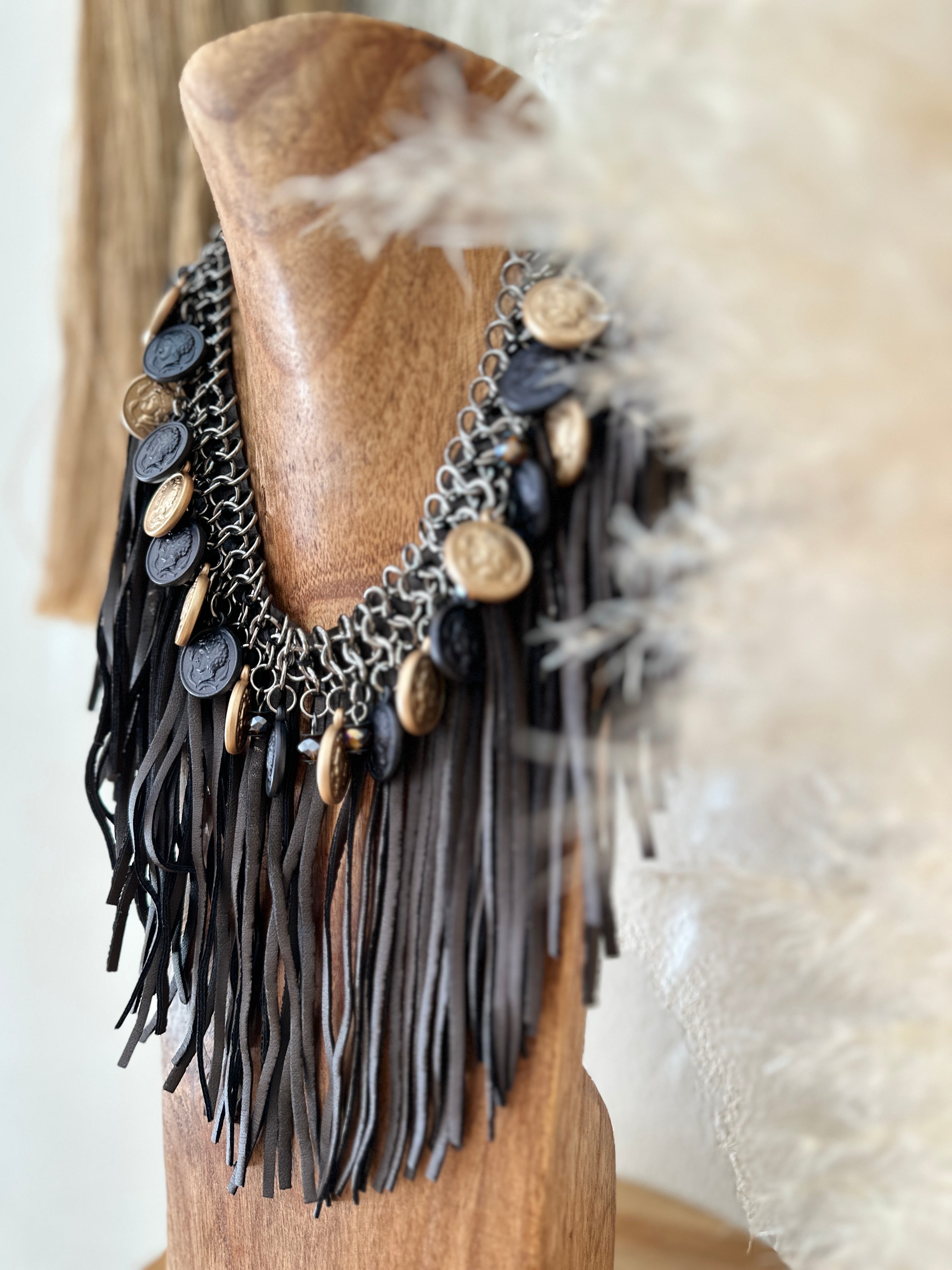 Colar curto c/franjas TERENA