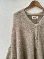 Load image in the gallery viewer,Casaco de malha oversize ELLA
