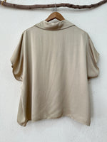 Load image in the gallery viewer,Túnica oversize acetinada BRITNEY
