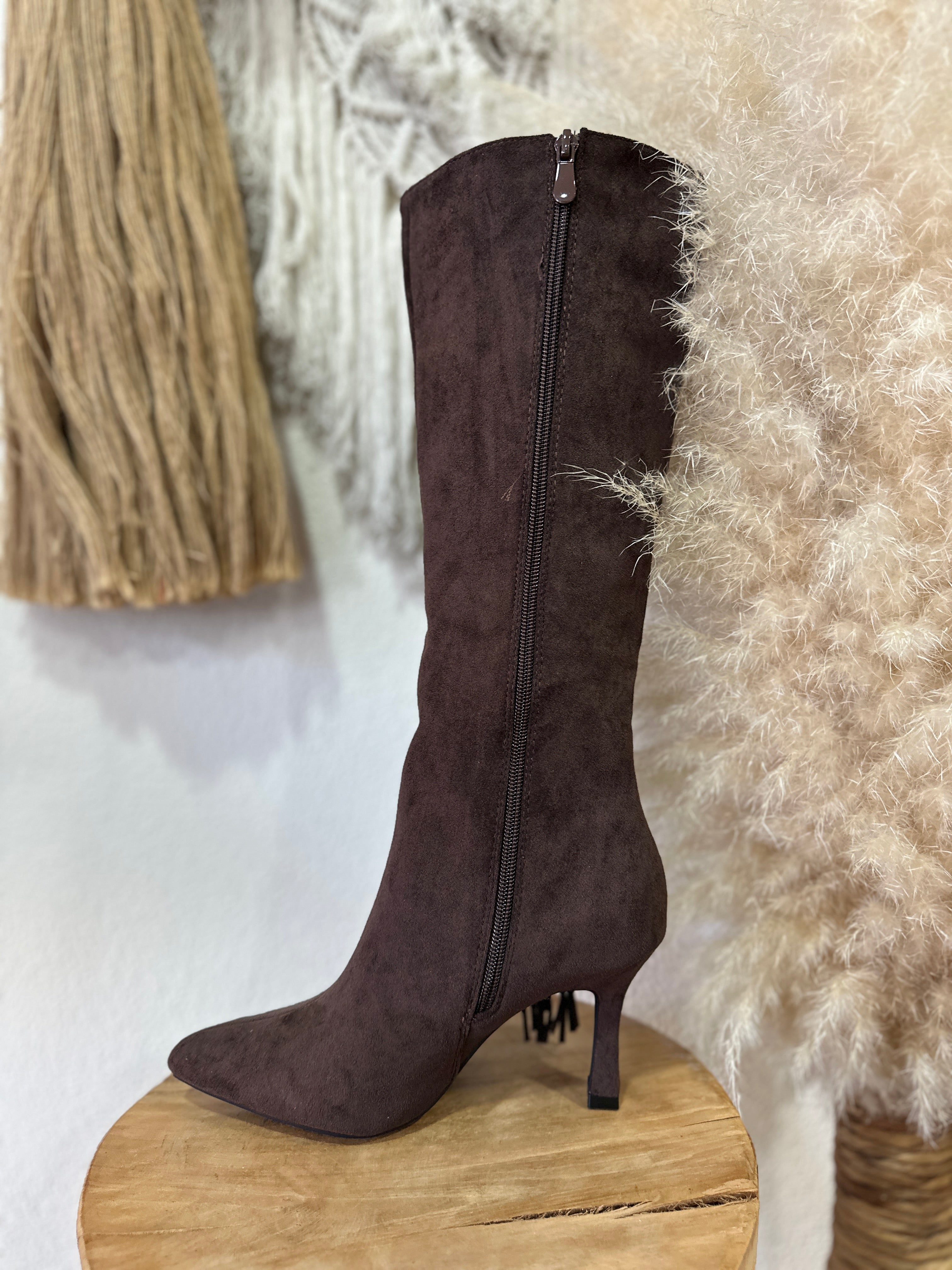 Botas /salto fino e franjas COLORADO